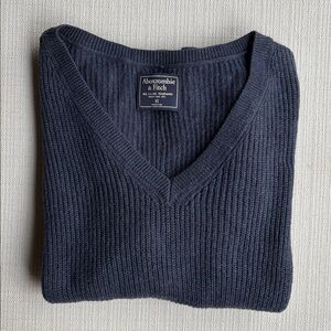 Abercrombie & Fitch Deep navy Blue V-Neck pullover sweater - size XS
